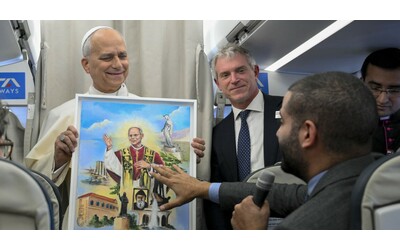 Il Papa tessitore aggiusta la linea s alle coppie gay no alle donne diacono E un messaggio a Meloni