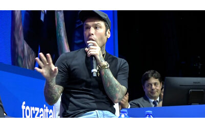 “Il pensiero suicida è un feto che cresce nel cranio ogni giorno e ti sussurra ‘basta’. Questa è la storia di uno che non ce l’ha fatta”: Fedez si racconta in un libro