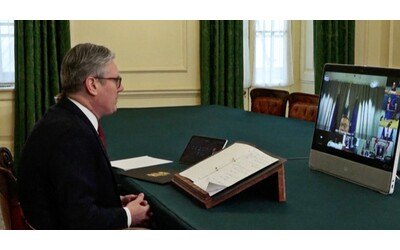 Il premier britannico Starmer in videocall con i volenterosi: “Gli alleati si preparino a difendere la pace”