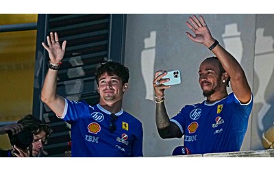 Il primo GP d’Italia con la Ferrari per Hamilton: “Mi godo ogni momento, avete una passione unica”. E Leclerc lancia la sfida: “Mettiamo l’auto in pista e lottiamo anche se non siamo favoriti”