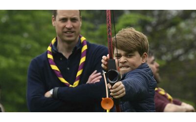 Il principe George compie 13 anni e non sar pi un ragazzino normale scattano le nuove regole per il futuro re d Inghilterra