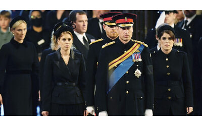 Il principe William ha preso in mano la situazione e ora vince la linea dura le cugine Beatrice ed Eugenia escluse da tutti gli eventi ufficiali I retroscena