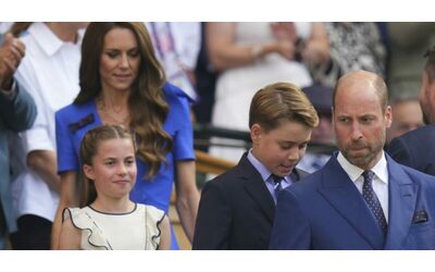 Il principino George compie 12 anni: “Ora non potrà più viaggiare con papà William, rischia di fare da solo il volo di ritorno dalle vacanze in Grecia”