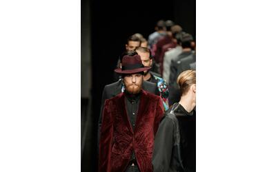 Il ragazzo sensibile, colto, ambientalista e femminista: spopola su TikTok (e non solo) il maschio performativo