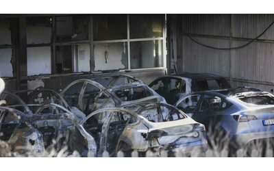 Il referente di Musk Andrea Stroppa è sotto scorta dopo l’incendio al Tesla Center di Roma
