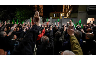 “Il saluto romano sia sempre reato in base alla legge Scelba”: l’emendamento di Alleanza Verdi e sinistra al pacchetto sicurezza