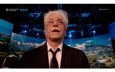 Il sindaco di New York Non lo avrei votato perch ci fa schifo il maiale io non butto via niente Crozza diventa Razzi L intervento tra gaffe e sproloqui esilarante