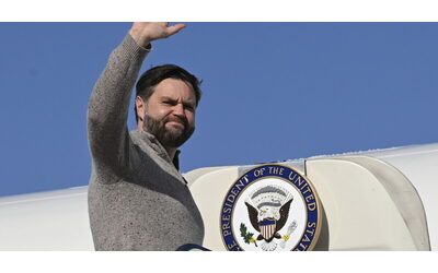 Il vicepresidente Usa JD Vance è arrivato a Roma: l’incontro con Giorgia Meloni previsto oggi a palazzo Chigi