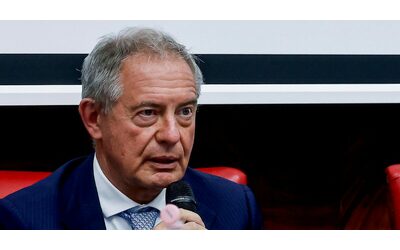 Ilva, l’accordo è in alto mare: Urso e i dubbi sulla decisione di Taranto. E va a Gioia Tauro per l’impianto Dri