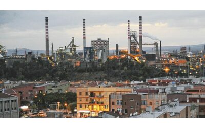 Ilva, slitta al 26 settembre il termine per partecipare alla gara per la vendita. Sindacati convocati il 18 sulla cig