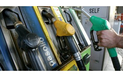 Impennata dei prezzi della benzina dopo l attacco all Iran Assoutenti Aumenti anomali per velocit ed entit