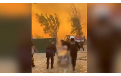 Incendi in Grecia, evacuate le abitazioni delle località a nord di Atene