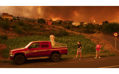 Incendi in Spagna, da Cadice a Leon migliaia di persone evacuate: “Casi di terrorismo ambientale”