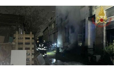 Incendio in una officina in zona Affori a Milano: 10 persone evacuate dall’edificio