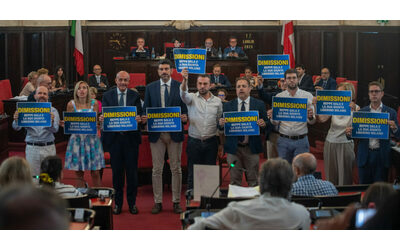 Inchiesta urbanistica, la destra milanese e quella “tiepida” opposizione a Sala: nel mirino le troppe assenze e il “rapporto collaborativo” col sindaco