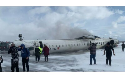 Incidente all’aeroporto di Toronto, un volo Delta si ribalta in pista durante l’atterraggio: 8 feriti