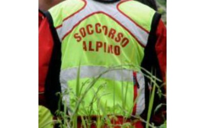 Incidente in parapendio sull’Ortles: donna di 29anni muore precipitando per 500 metri
