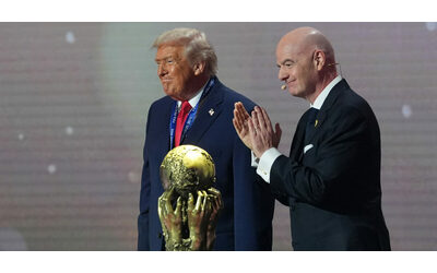Infantino oltre ogni limite ora Trump e Bin Salman prima Putin Il vero volto del presidente Fifa