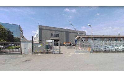 Ingegnere morto schiacciato da una lastra in un azienda a Cambiago