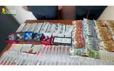 Interventi di chirurgia estetica eseguiti in abitazioni private senza autorizzazioni otto persone denunciate a Napoli