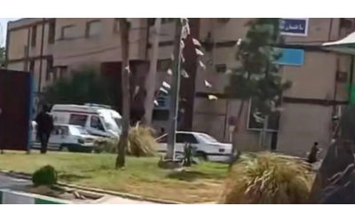 Iran, commando attacca un palazzo di giustizia nel sud: almeno 9 morti. Media di Stato: “E’ terrorismo”
