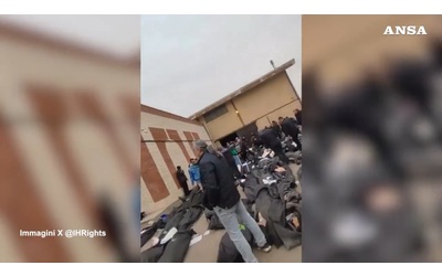 Iran il video che mostra decine di cadaveri nei sacchi neri fuori dall obitorio di Kahrizak lo strazio dei familiari