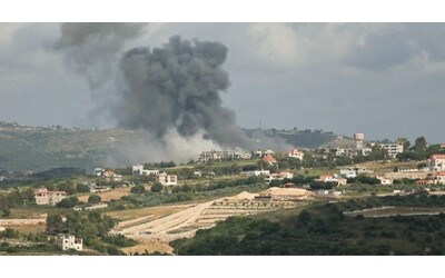 Israele bombarda il sud del Libano: colonne di fumo si alzano dal villaggio Al-Jebbayn