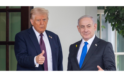 Israele, Trump chiede al presidente Herzog la grazia per Netanyahu. Lapid (opposizione): “La condizione per riceverla è l’ammissione di colpa”