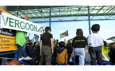 Ita Airways, oggi scattano i licenziamenti per 1.900 dipendenti dell’ex Alitalia: “Noi traditi dal governo Meloni” – Le storie