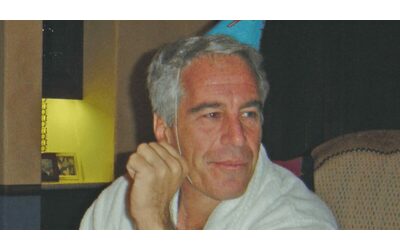 Jeffrey Epstein ha nascosto in diversi magazzini foto pc e attrezzature per sottrarli alle indagini