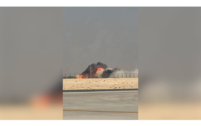 Jet da combattimento precipita durante un esibizione al Dubai Airshow il video dello schianto