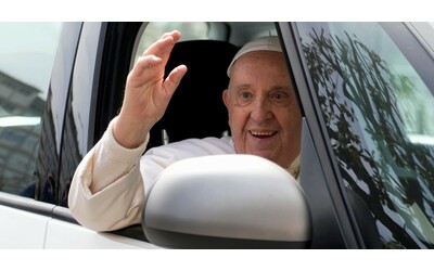 Jorge Mario Bergoglio, il gesuita che fu Francesco: storia di un Papa controcorrente | ritratto