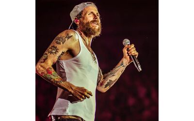 Jovanotti cambia idea e posticipa la data romana del 26 aprile come segno di rispetto per i funerali di Papa Francesco