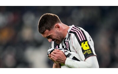 Juventus lungo stop per Vlahovic l infortunio anche pi grave del previsto I tempi di recupero