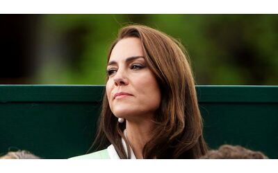 “Kate Middleton è una guerriera. Per lei sta diventando sempre più difficile, lotta contro la nausea, la stanchezza, la perdita di peso e di capelli”