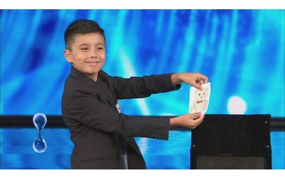 Kay La Ferrera vince Tu si que vales a 10 anni Maria De Filippi si commuove Ecco chi il mago bambino che si aggiudicato 100 mila euro