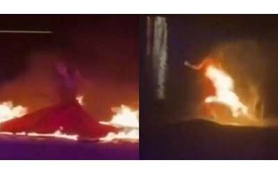 L abito della ballerina s infiamma mentre danza con il fuoco scoppia il panico tra il pubblico lei reagisce cos e si salva VIDEO