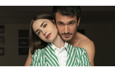 L ansia di essere sempre perfetti impedisce che accadano cose belle nella vita Lasciatevi andare in amore come nel lavoro Lily Collins torna con Emily In Paris