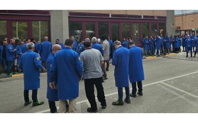 L’aut aut di Jabil agli operai: “30mila euro per andarvene o accettate la nuova azienda”. L’Usb: “Dignità non si vende”