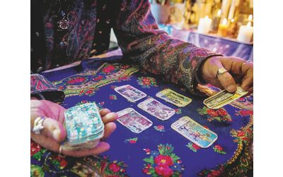 L’intelligenza artificiale sa leggere i tarocchi? Abbiamo messo alla prova ChatGPT con un test di cartomanzia