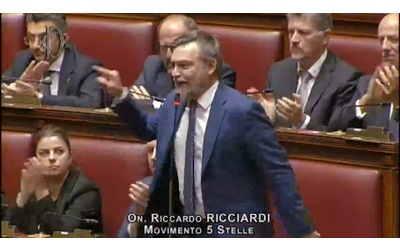 L’ira di Ricciardi contro il governo: “Avete fatto più appelli alla Flotilla di fermarsi che a Israele in due anni”. Bagarre in Aula