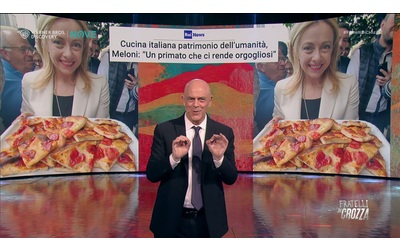 L ironia di Crozza Cucina italiana patrimonio dell umanit Meloni proponi l arte di pagare le tasse