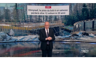 L ironia di Crozza sulle Olimpiadi Pista da bob di Cortina Per ripagarla facciamo sborsare 80mila euro a giro