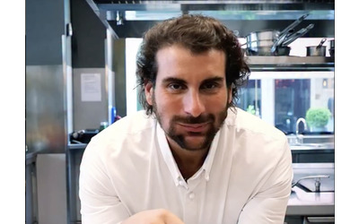 “L’obesità è una malattia silenziosa, ti anestetizza. Ho perso 111 kg in un anno e mezzo e vado alla maratona di New York”: la storia di chef Matteo Grandi