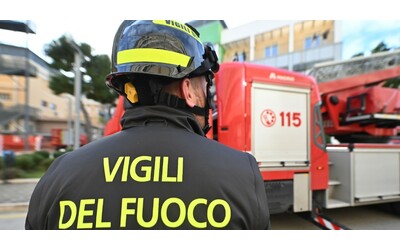 L’ombra dei Pfas dietro la morte di 4 vigili del fuoco ad Arezzo: indagine su tute e schiume antincendio. E parte lo screening di massa