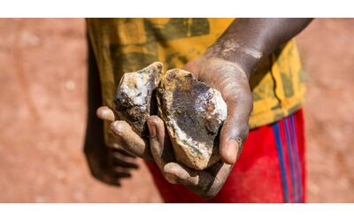 “L’oro africano contrabbandato a Dubai e poi venduto in Svizzera”: il rapporto di Swissaid (e il coinvolgimento dell’Italia)