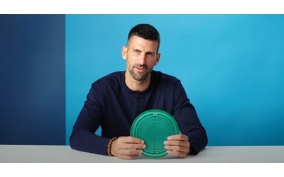 L’ultimo segreto di Novak Djokovic, che cos’è lo strano disco energetico verde: “Mi serve per il mal di stomaco, vi svelo come funziona”