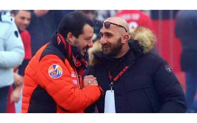 L’ultras Luca Lucci: “La famosa foto l’ha voluta fare Salvini”. La Lega: “Lui ignorava chi fosse”