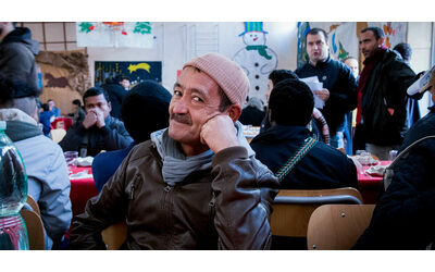 La Comunit di Sant Egidio raccoglie doni per il pranzo di Natale Ci troveremo tutti insieme a tavola contro la solitudine