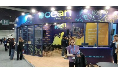 La Cop29 di Baku è anche “Expo”: scienza, ong ma anche marketing e green washing tra i padiglioni. Viaggio nella “fiera dell’ambiente”